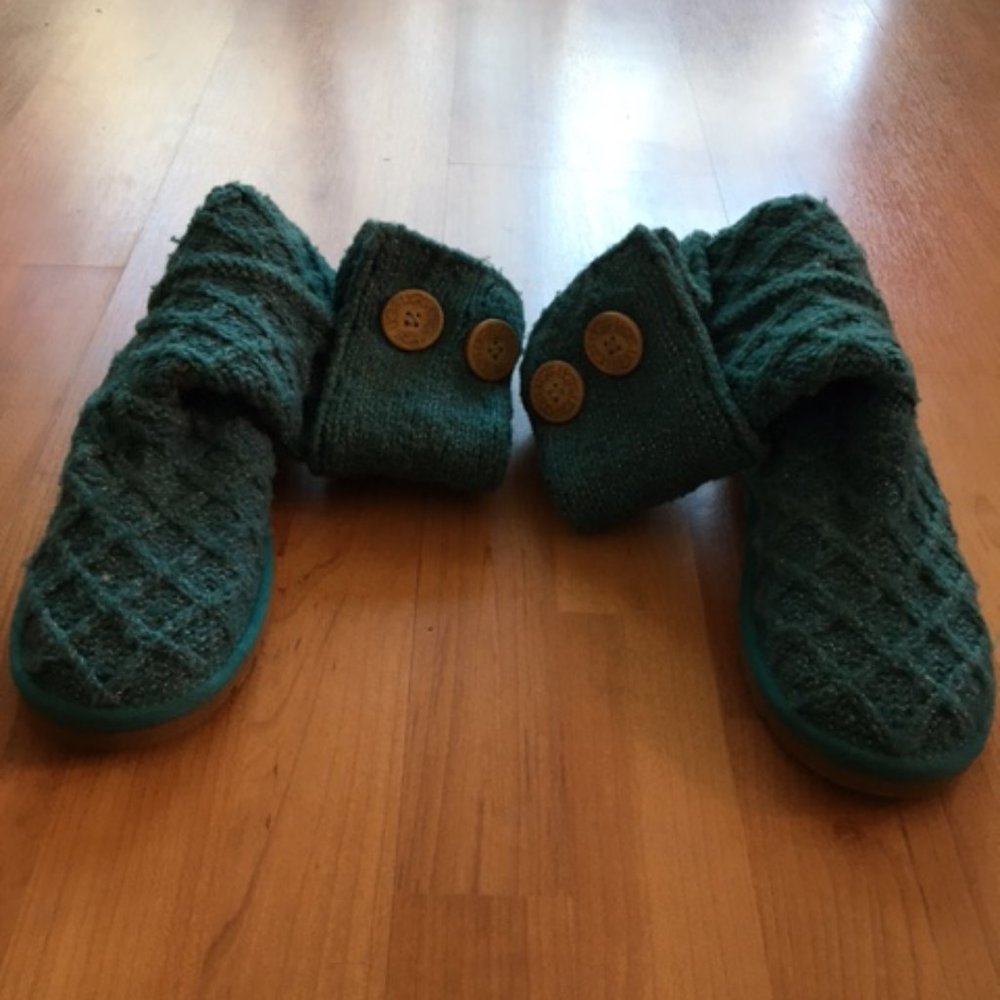 UGGs turquoise sparkly blue knitted hardly any sign of wear size five 5